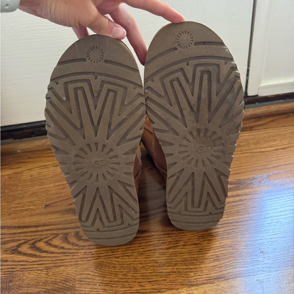 Women’s Ugg Boot size 8 - Picture 5 of 7